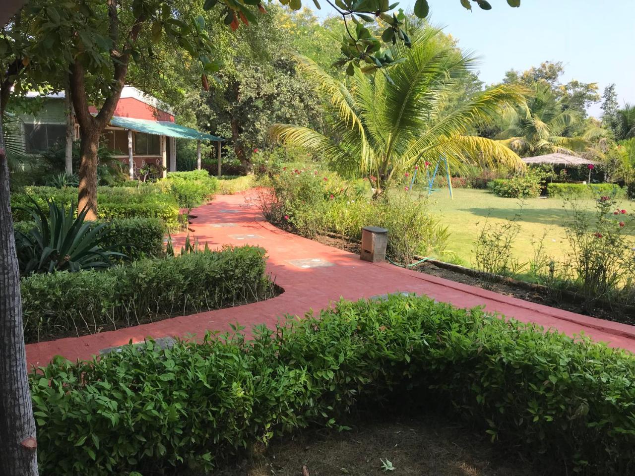 Baaz Jungle Resort Khawasa Luaran gambar